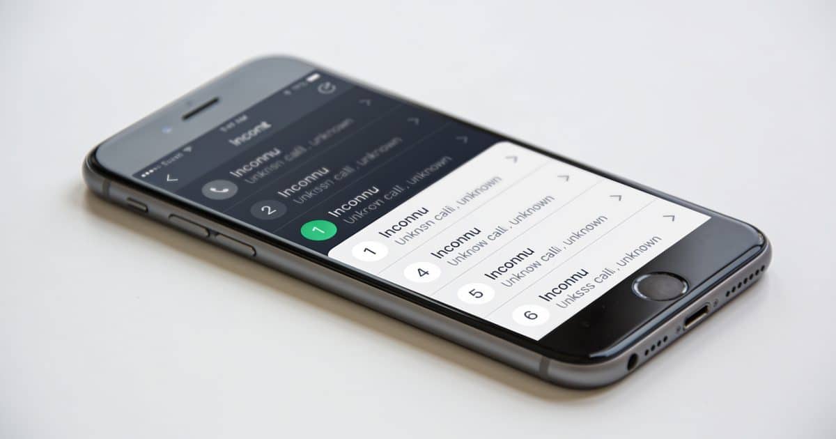 Smartphone affiche appels entrants repetes numero inconnu