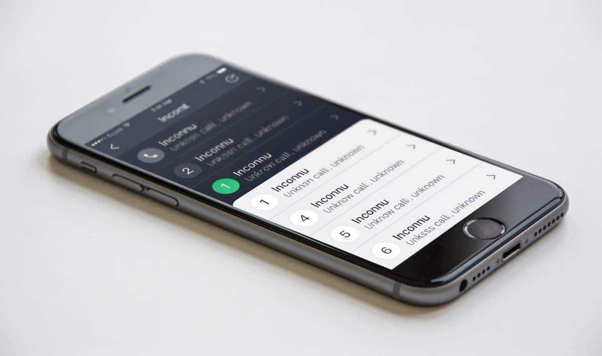 Smartphone affiche appels entrants repetes numero inconnu